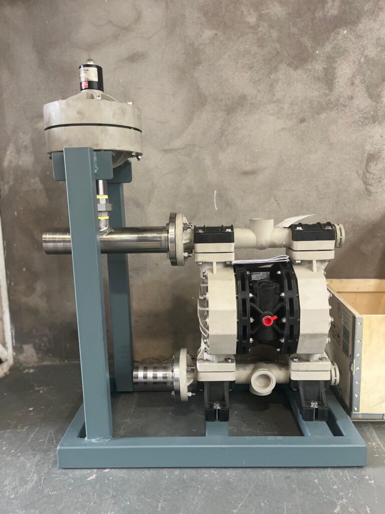 Bomba neumática con amortiguador de pulso para flujo estable y continuo.